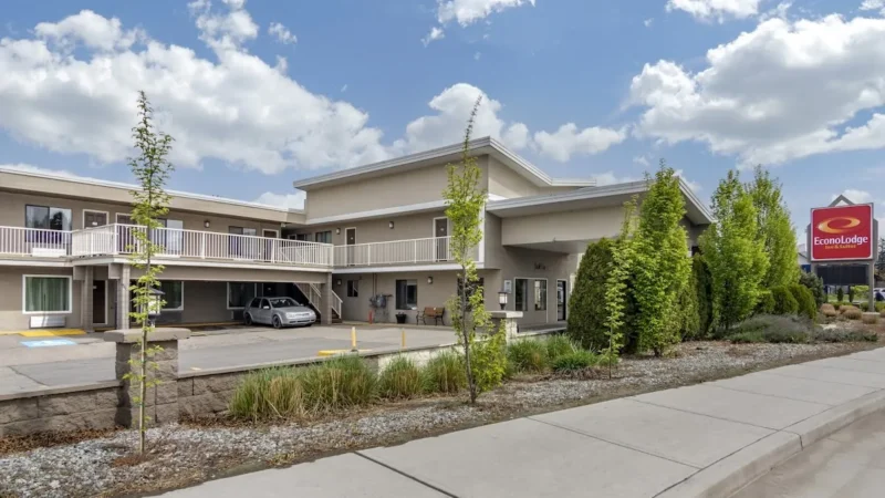 Econo Lodge Inn & Suites