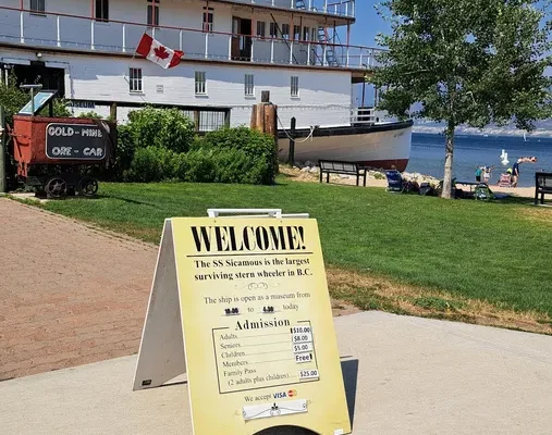 Kelowna Okanagan Lake Hostel