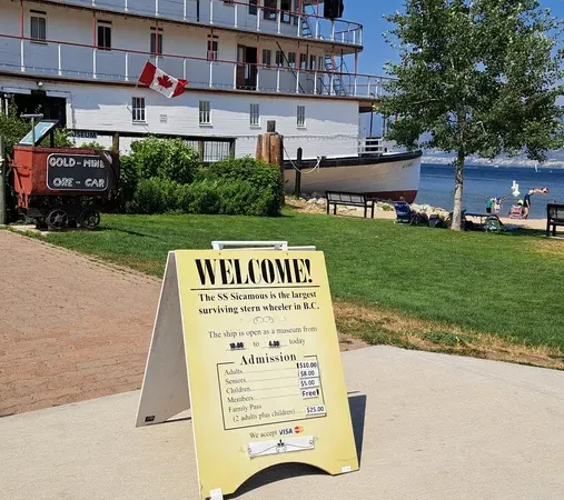 Kelowna Okanagan Lake Hostel