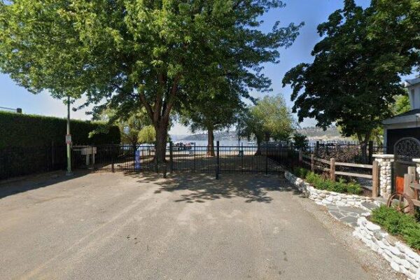 Vimy Avenue Beach Access