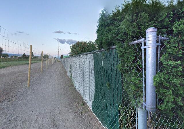 Lindsay Court Walkway